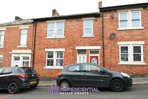 3 bedroom flat to rent, Colston Street, Benwell NE4