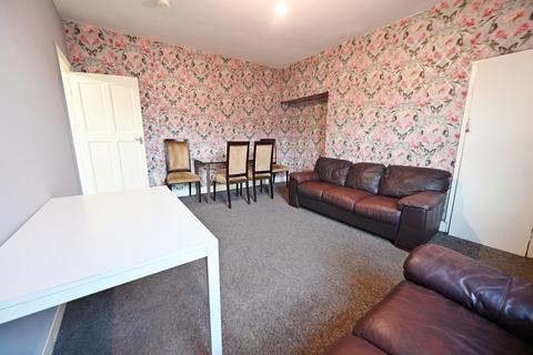 3 bedroom flat to rent, Colston Street, Benwell NE4