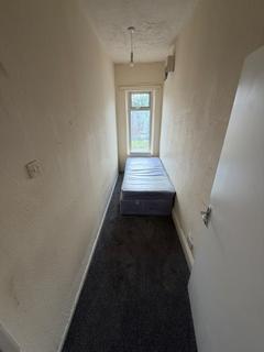 2 bedroom flat to rent, Lightbowne Road, Manchester