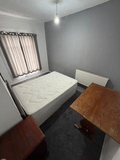 2 bedroom flat to rent, Lightbowne Road, Manchester