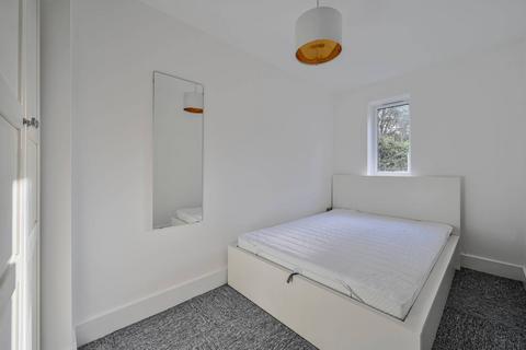 2 bedroom flat to rent, Myers Lane, New Cross, London, SE14