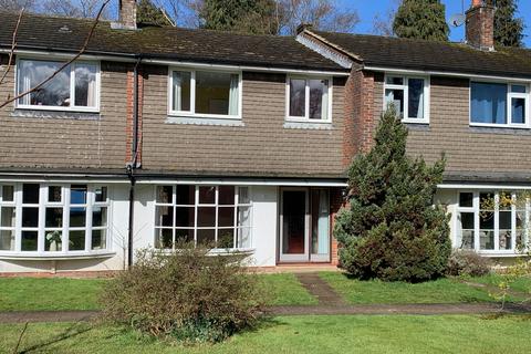 3 bedroom house for sale, Liphook Cul-de-sac location