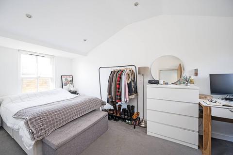 4 bedroom end of terrace house for sale, Paradise Row, Bethnal Green, London, E2