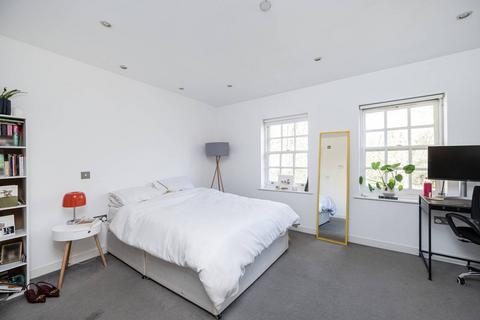 4 bedroom end of terrace house for sale, Paradise Row, Bethnal Green, London, E2