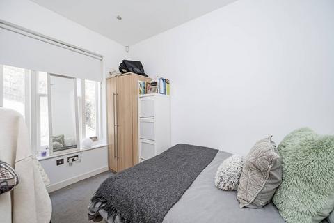 4 bedroom end of terrace house for sale, Paradise Row, Bethnal Green, London, E2