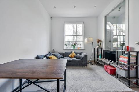 4 bedroom end of terrace house for sale, Paradise Row, Bethnal Green, London, E2