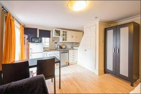 3 bedroom flat to rent, London WC2N