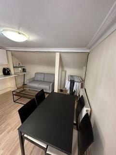 3 bedroom flat to rent, London WC2N