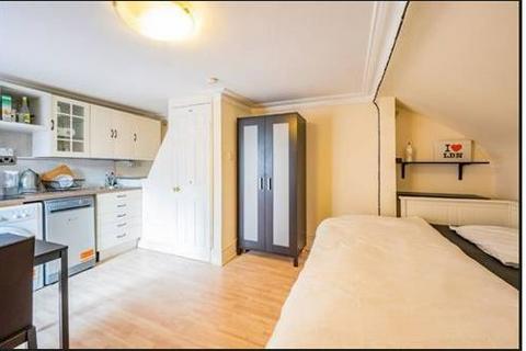 3 bedroom flat to rent, London WC2N