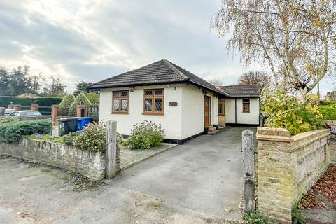 3 bedroom bungalow for sale, Wraysbury