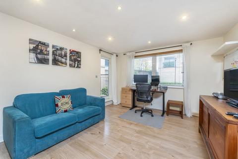 1 bedroom flat for sale, Sail Court, 15 Newport Avenue, London