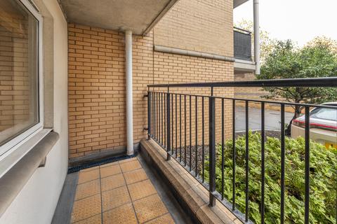 1 bedroom flat for sale, Sail Court, 15 Newport Avenue, London