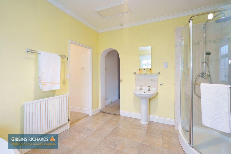 En-Suite Bathroom