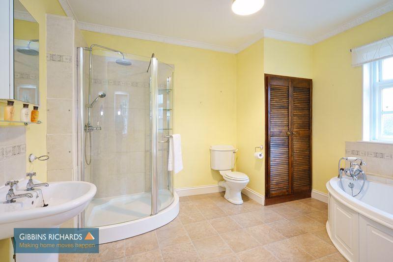 En-Suite Bathroom
