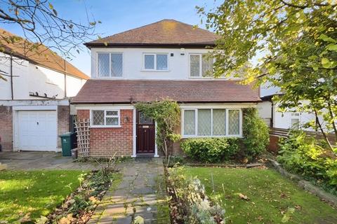 3 bedroom detached house for sale, Lyndhurst Avenue, Mill Hill