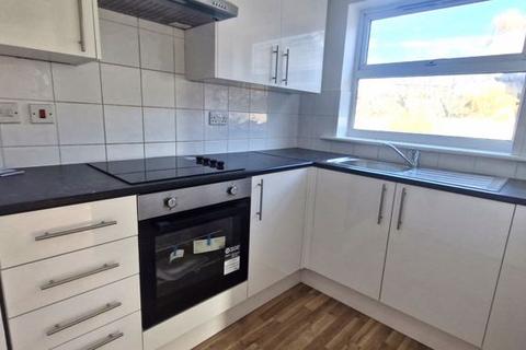 2 bedroom flat to rent, Uplands Close, Woolwich, London SE18