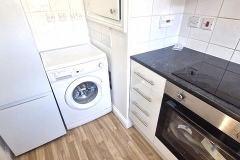 2 bedroom flat to rent, Uplands Close, Woolwich, London SE18