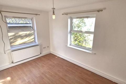 2 bedroom flat to rent, Uplands Close, Woolwich, London SE18