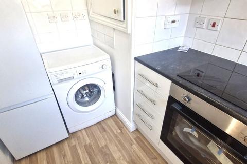 2 bedroom flat to rent, Uplands Close, London, Greater London, SE18