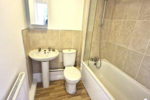 2 bedroom flat to rent, Uplands Close, London, Greater London, SE18