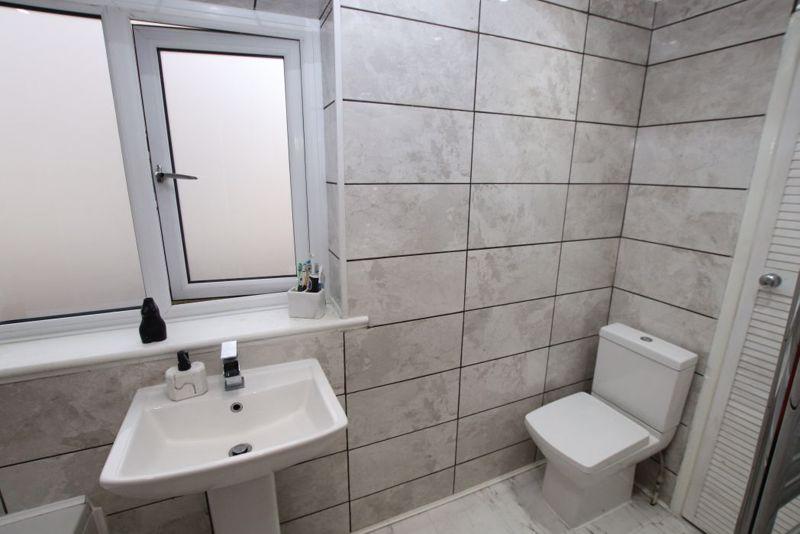 Bathroom photo 2