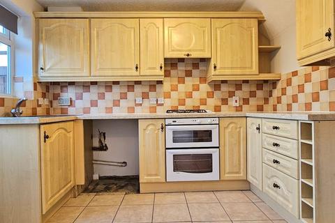 3 bedroom semi-detached house to rent, Kirkham Way, Tipton