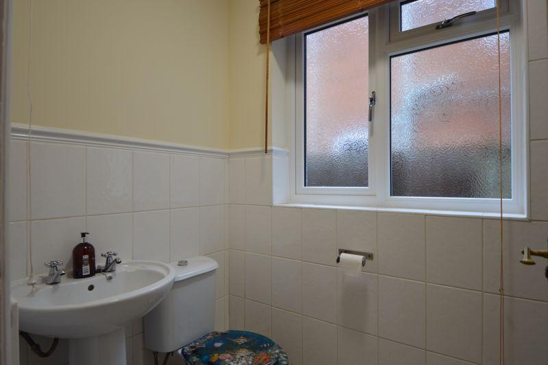 D/strs shower room