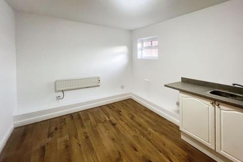 1 bedroom apartment to rent, Longcauseway, Farnworth, Bolton