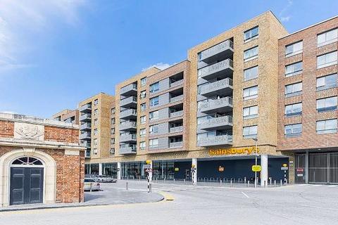 2 bedroom apartment to rent, Lang Court, High Street, London