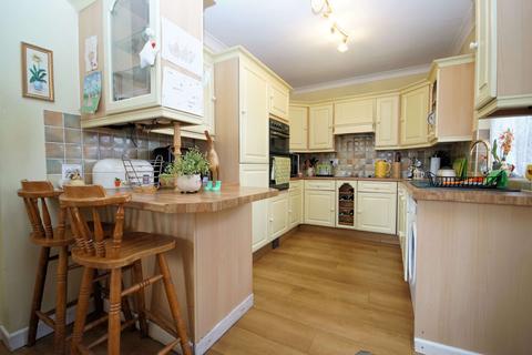 4 bedroom detached bungalow for sale, Mays Lane, Stubbington, Fareham, PO14