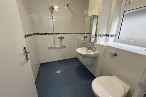 2 bedroom apartment to rent, Willowbrook Road, Southall, UB2