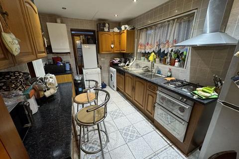 3 bedroom semi-detached house for sale, Home Close, Northolt