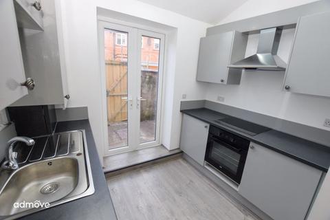 3 bedroom terraced house to rent, Beaconsfield Road, Altrincham, WA14