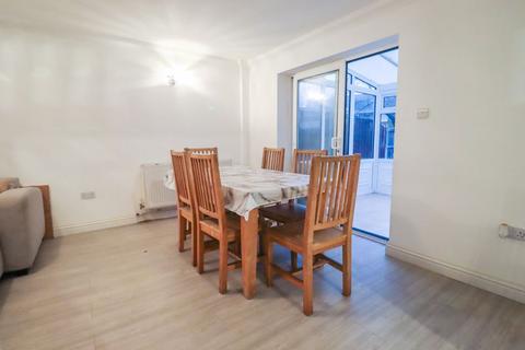 11 Chesterford Green, Basildon, SS14 3PR