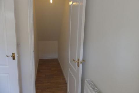 3 bedroom semi-detached house to rent, Dearnalay Way, Oldham OL9