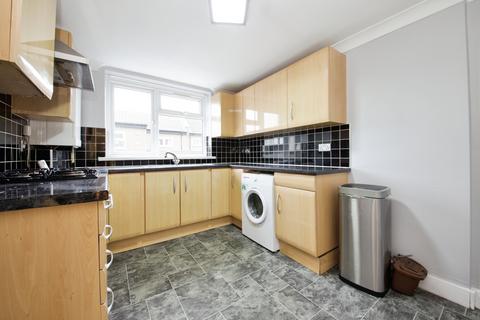 2 bedroom apartment to rent, Grove Green Road, Leyton