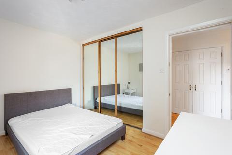 2 bedroom apartment to rent, Bishops Way | E2