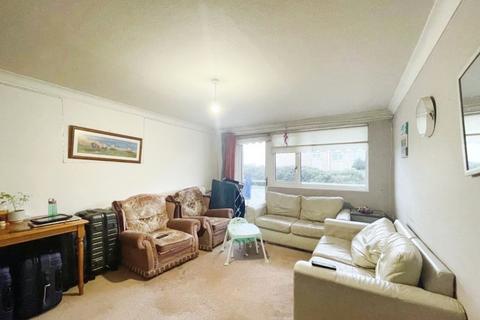 2 bedroom apartment to rent, Elizabeth Court, Grove Road