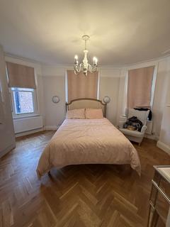 3 bedroom apartment to rent, West End Lane, London