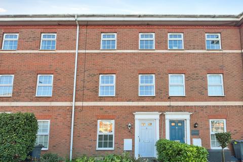 4 bedroom terraced house to rent, Beaufort square, pengam green