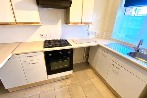 2 bedroom terraced house to rent, Nuthall Road, NG8