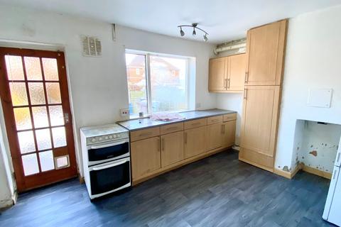 3 bedroom terraced house to rent, Crofton Close, NG8