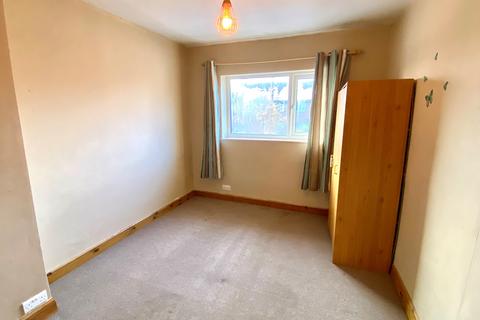 3 bedroom terraced house to rent, Crofton Close, NG8