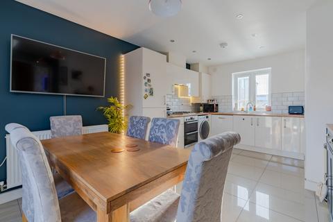 6 Arable Place, Bishops Cleeve, Cheltenham, GL52 8PT
