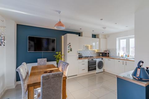 6 Arable Place, Bishops Cleeve, Cheltenham, GL52 8PT
