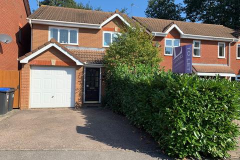 3 bedroom detached house to rent, Knaphill, Woking, GU21