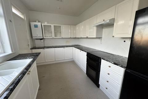 5 bedroom semi-detached villa to rent, Bennochy Road, Kirkcaldy