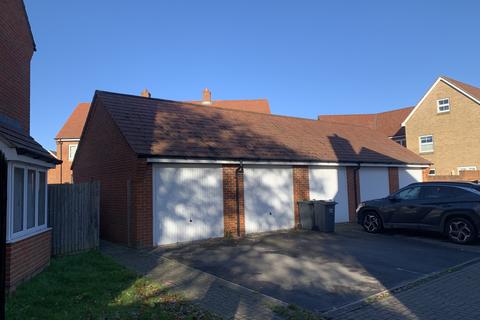 3 bedroom terraced house to rent, Skylark Avenue, Emsworth