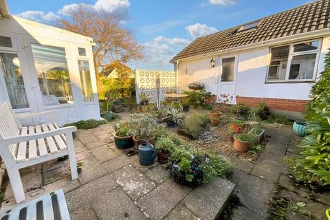 3 bedroom detached bungalow for sale, CHRISTCHURCH TOWN CENTRE