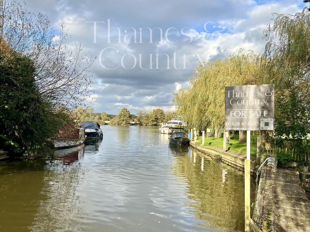 Bottom of the Garden, Thames at Temple